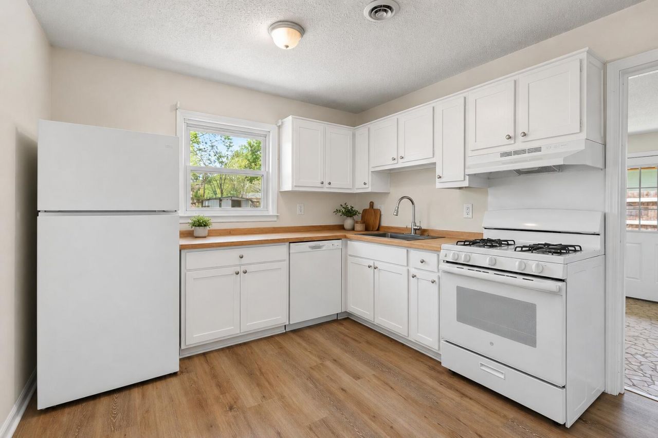 125 Matheny Drive Photo 8