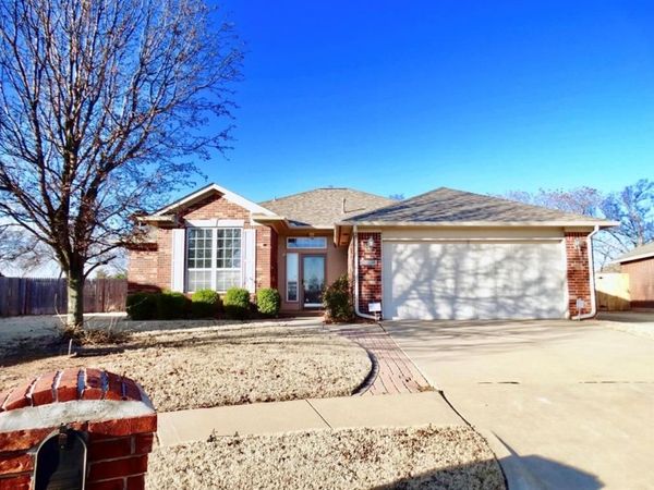 3301 Buckingham Place, Yukon, OK 73099
