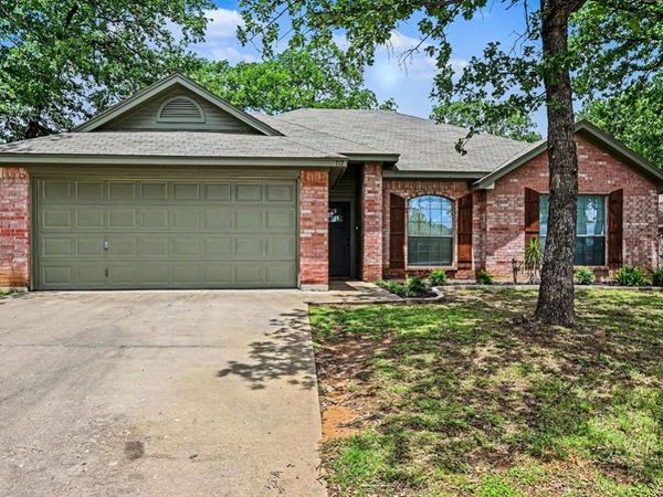 717 Oak Park Drive , Azle, TX 76020