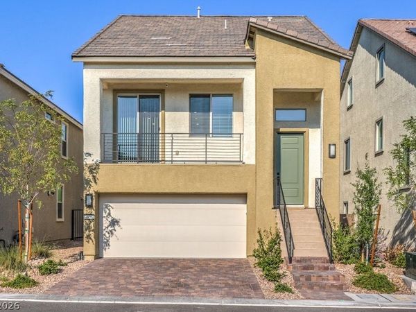 8051 Adelaide Hills Street , Las Vegas, NV 89113
