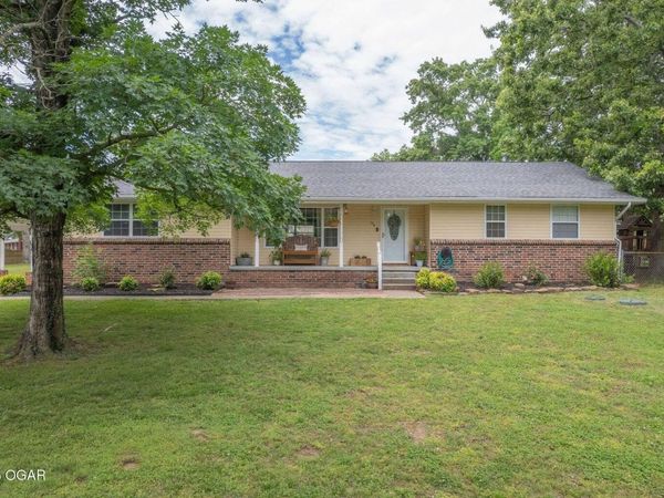 106 Sherwood Drive , Seneca, MO 64865