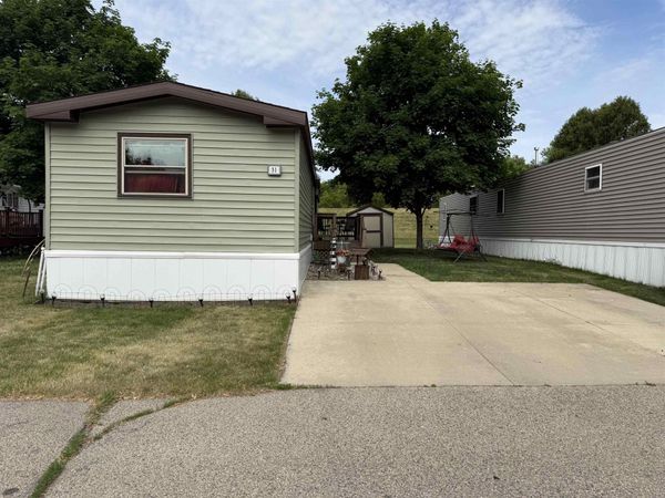 31 Maple Grove Avenue, Jefferson, WI 53549