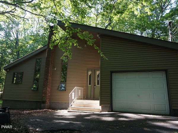 109 Eagle Court, Bushkill, PA 18324