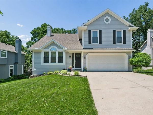 8534 N FLORA Avenue, Kansas City, MO 64155