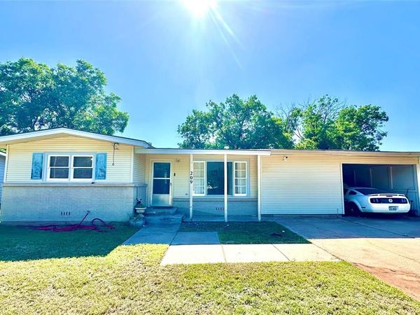 209 Laurel Drive , Winters, TX 79567