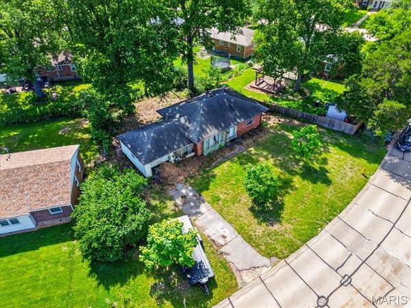 711 Chopin Drive, Kirkwood, MO 63122