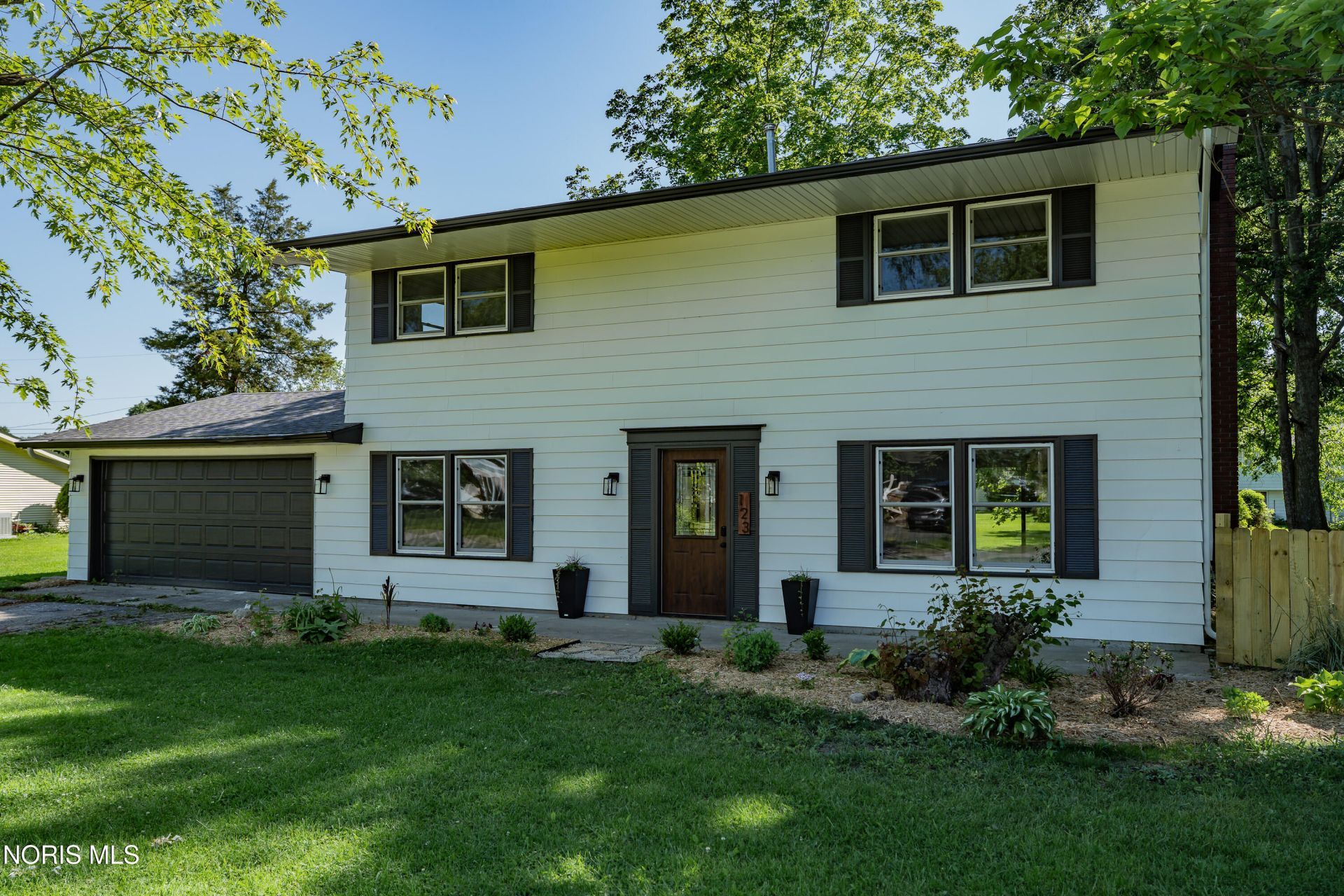 123 Oak Park Drive, Hicksville, OH 43526 Main Photo
