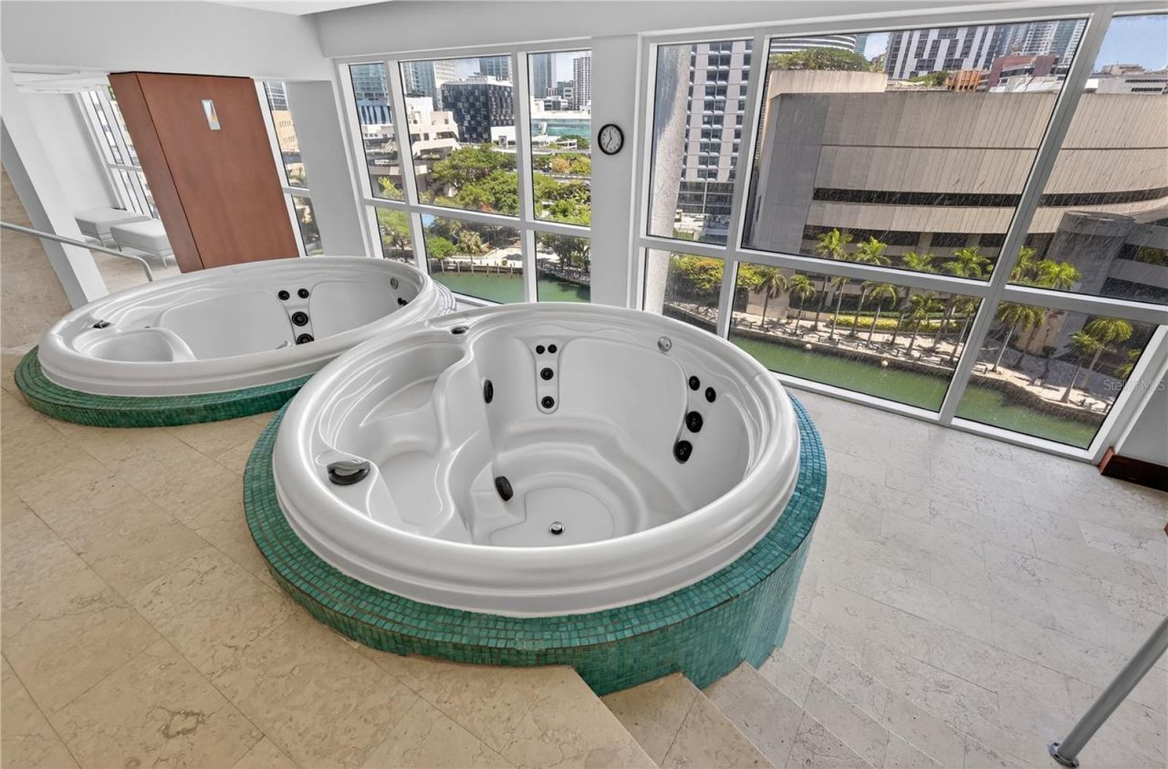 31 SE 5th Street , Unit 203, Miami, FL 33131 Photo