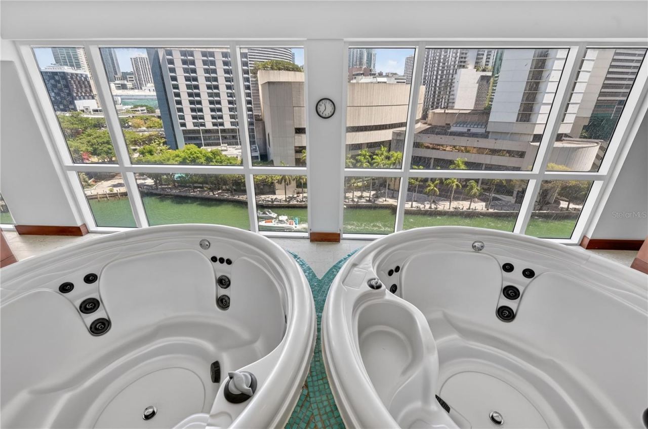 31 SE 5th Street , Unit 203, Miami, FL 33131 Photo