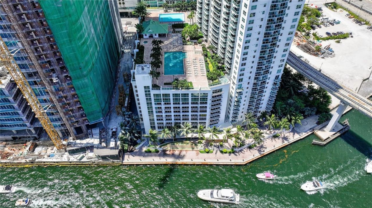 31 SE 5th Street , Unit 203, Miami, FL 33131 Photo