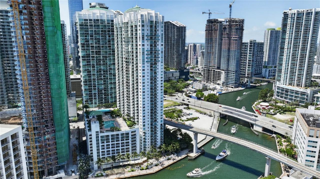 31 SE 5th Street , Unit 203, Miami, FL 33131 Photo