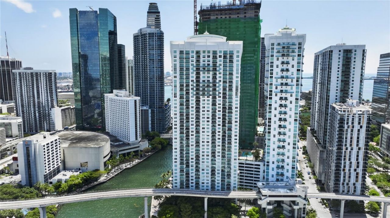 31 SE 5th Street , Unit 203, Miami, FL 33131 Photo