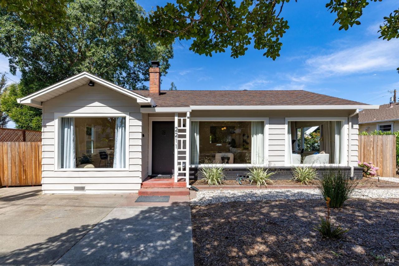 2211 Humboldt Street, Santa Rosa, CA 95404 Main Photo