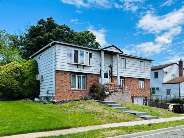 23 3rd Avenue, Farmingdale, NY 11735