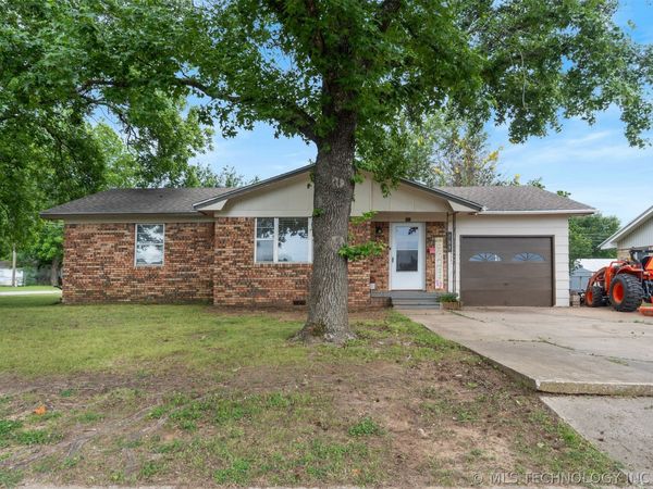 703 McCarley , Colbert, OK 74733