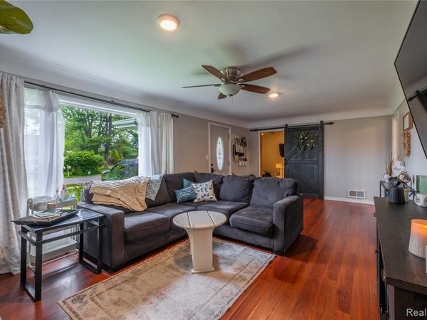 7800 Maple Street , Birch Run Vlg, MI 48415