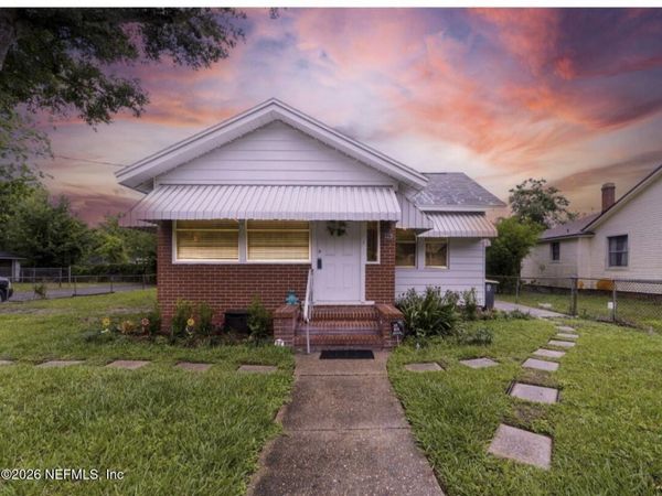 325 CHESTNUT Drive, Jacksonville, FL 32208