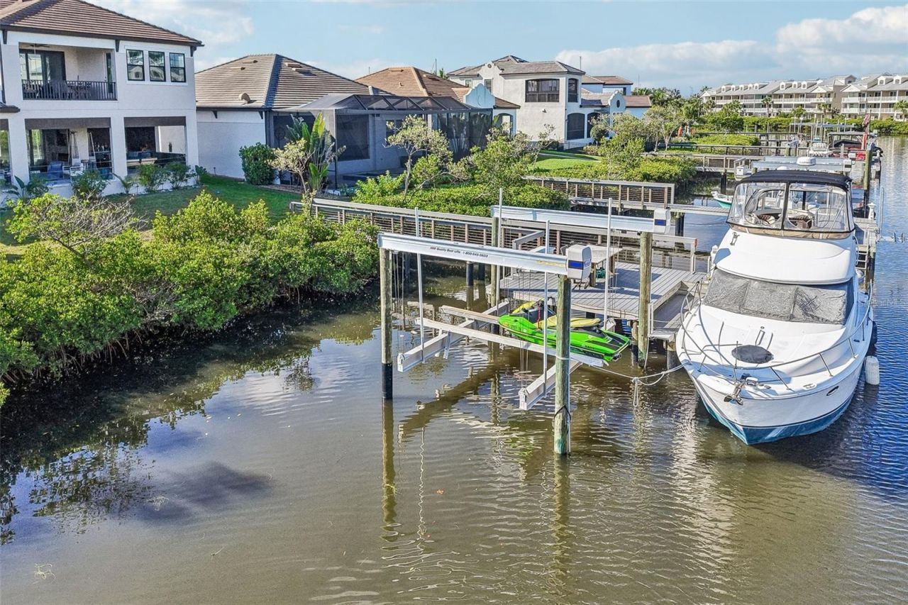 3110 Christophers Watch Lane, Ruskin, FL 33570 Photo