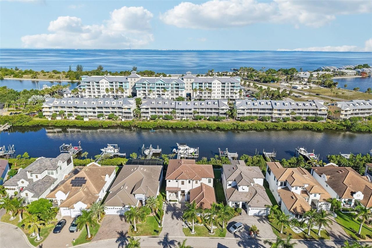 3110 Christophers Watch Lane, Ruskin, FL 33570 Photo