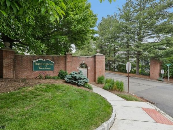 49 Buckingham Ct, Randolph, NJ 07869