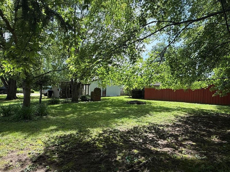 215 W Mound Street , Sabina, OH 45169 Photo 5