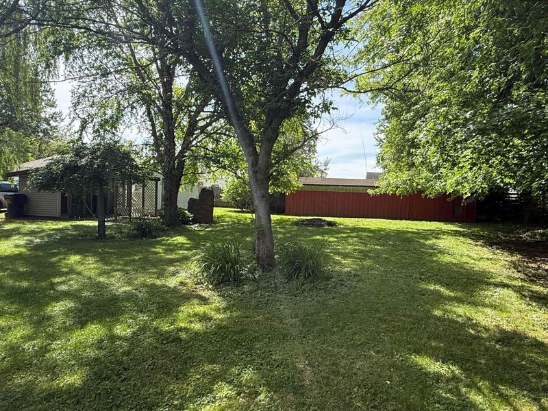215 W Mound Street , Sabina, OH 45169 Photo 6