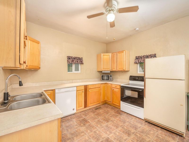 210 W Shields Street , Newark, OH 43055 Photo 10
