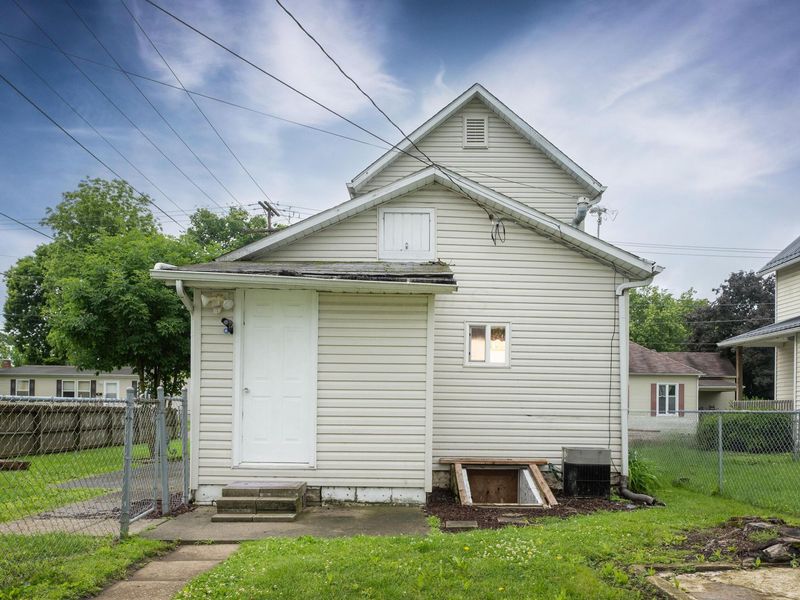 210 W Shields Street , Newark, OH 43055 Photo 5