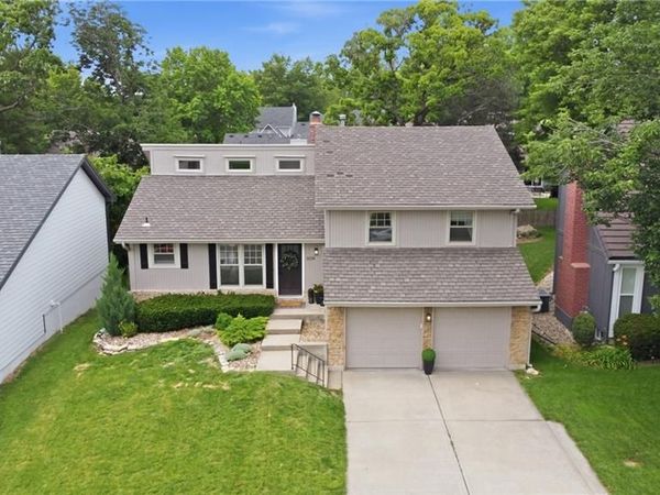 604 NE Burning Tree Street, Lee's Summit, MO 64064