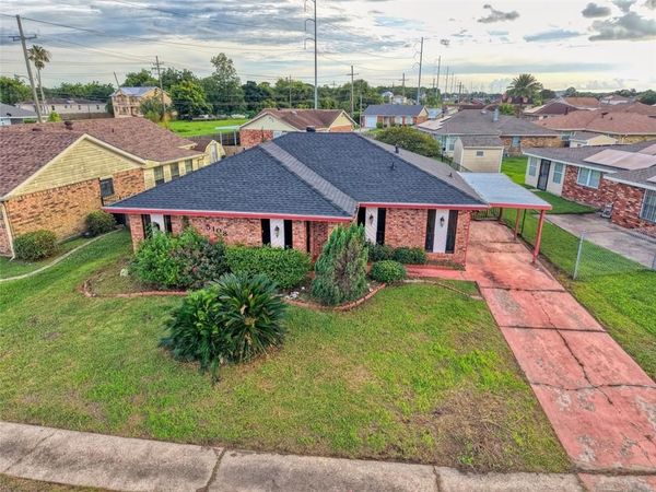 5108 SANDHURST Drive, New Orleans, LA 70126