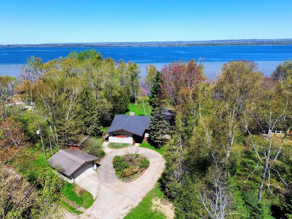 3468 Lakeshore DR, Sault Ste Marie, MI 49783