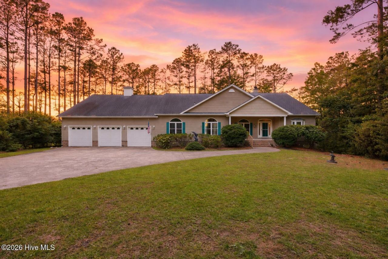 308 Vicksburg Court, Havelock, NC 28532 Main Photo