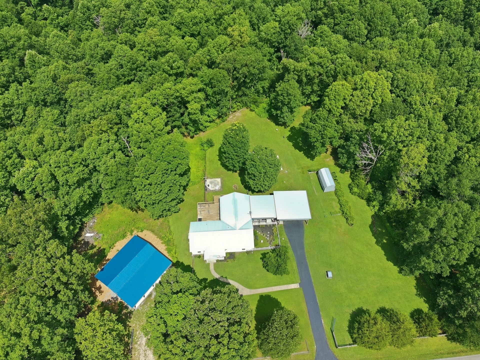 428 Peters Rd Summertown, TN 38483