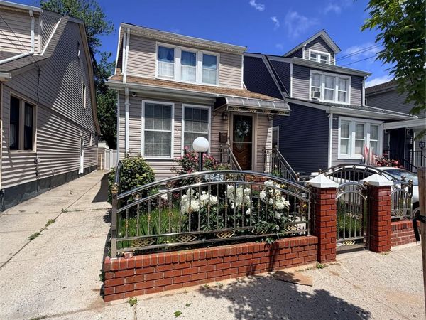 18853 120th Road , Saint Albans, NY 11412