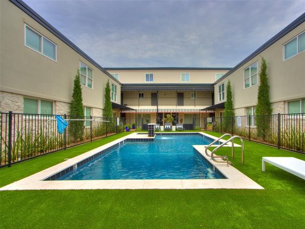 1110 Sherwood Lane, Unit 211, Nichols Hills, OK 73116