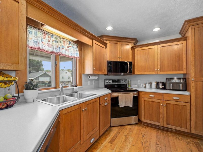 209 Greenwood Heights, Bellevue, OH 44811 Photo 6