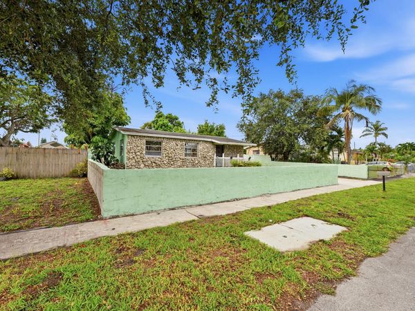6404 Oak Street, Hollywood, FL 33024