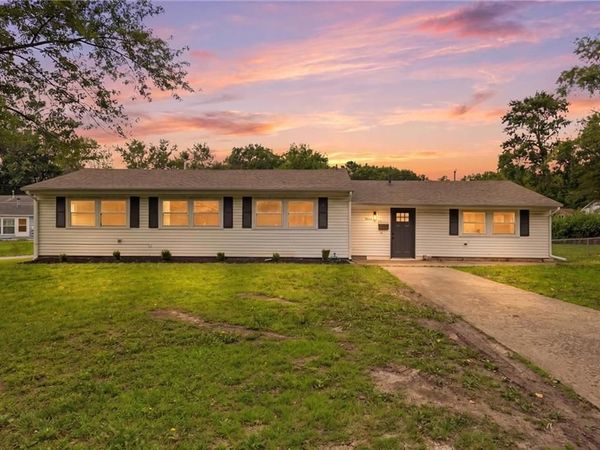 907 NE 61st Street, Kansas City, MO 64118