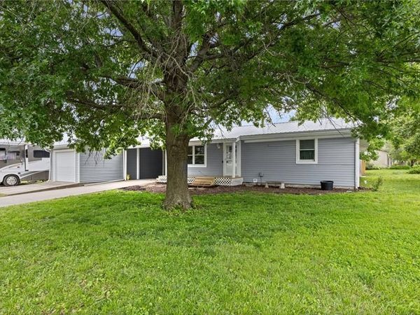 330 N Grant Street, Garnett, KS 66032