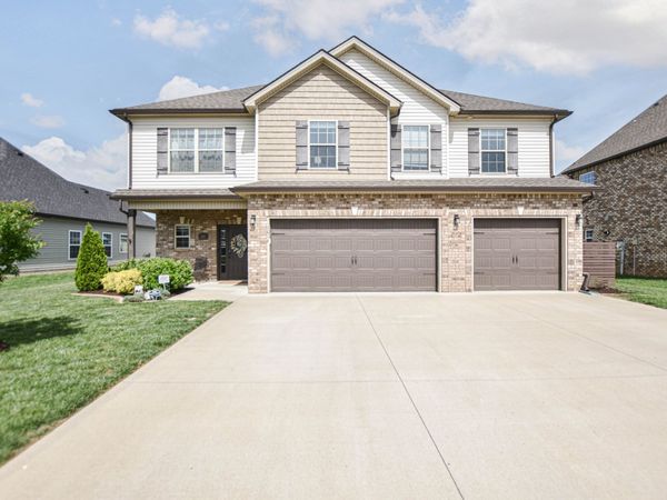 1016 Meadowview Lane , Clarksville, TN 37040