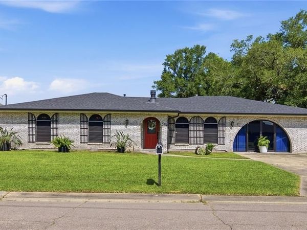 155 DESTREHAN Drive , Destrehan, LA 70047