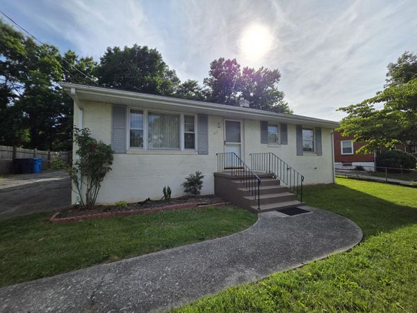 462 Frances NW, Roanoke, VA 24017