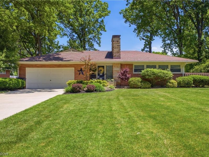 277 Marwood Drive SE, Warren, OH 44484 Photo 1