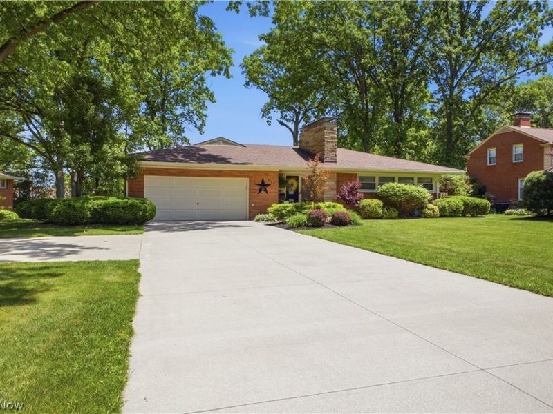 277 Marwood Drive SE, Warren, OH 44484 Photo 2