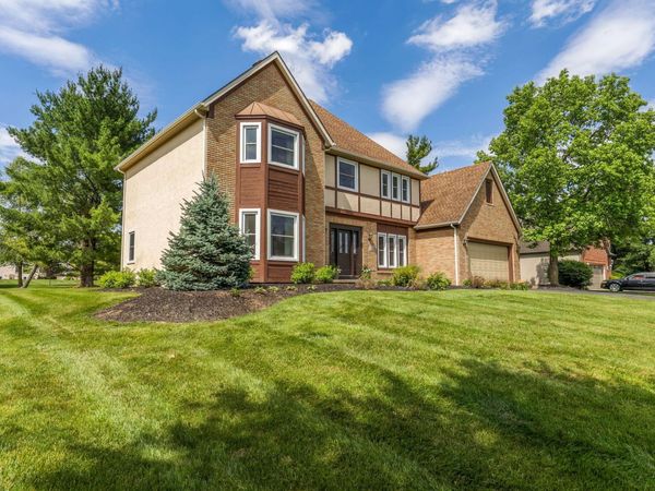 8538 Chateau Drive, Pickerington, OH 43147