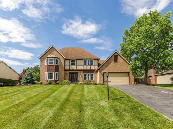 8538 Chateau Drive, Pickerington, OH 43147