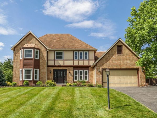 8538 Chateau Drive, Pickerington, OH 43147