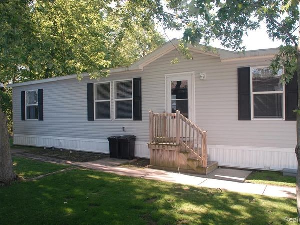 1101 Forest Lane , Columbus Twp, MI 48063