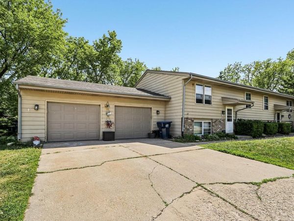 W233N6045 Teakwood COURT, Unit W233N6043, Sussex, WI 53089