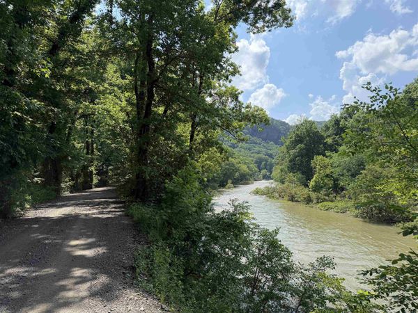 000 River Road , Shirley, AR 72153
